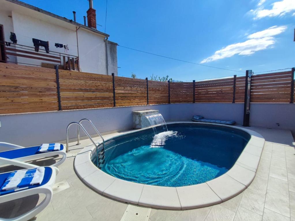 1 Bedroom Apartment Sleeps 3 - Outdoor Pool