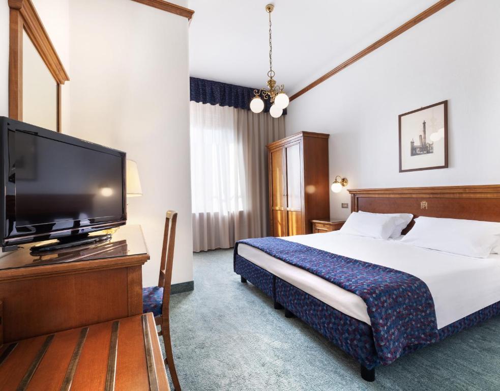 Postel nebo postele na pokoji v ubytování Hotel Palace Bologna Centro