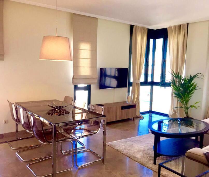 TV a/nebo společenská místnost v ubytování Centric apartment Marbella town