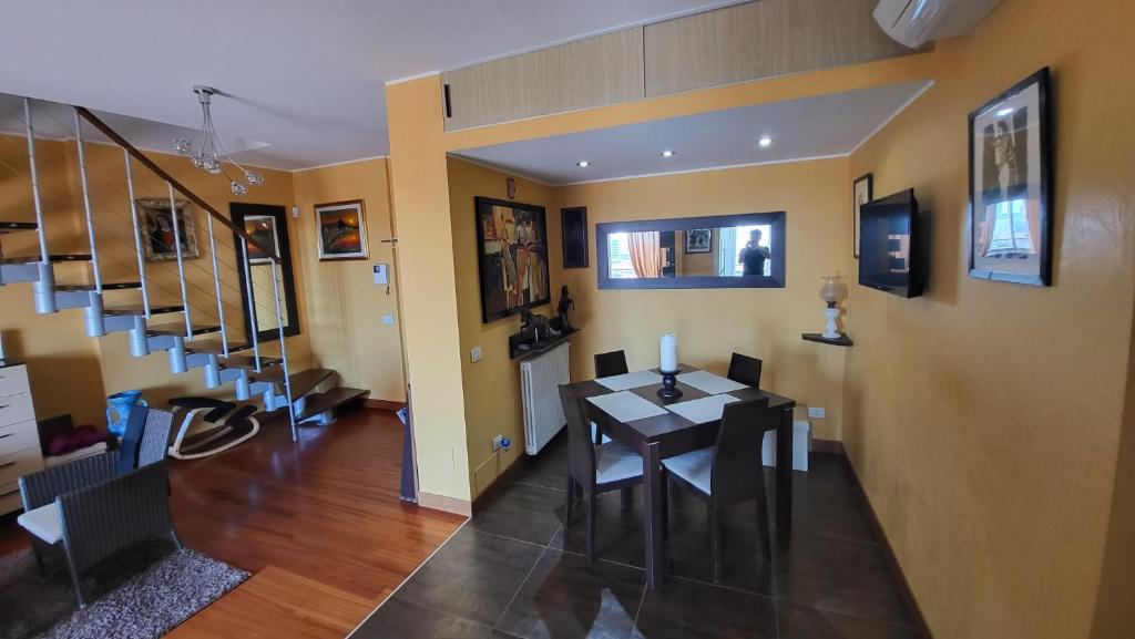 Posezení v ubytování B&B - Camera doppia con bagno privato in stupendo attico con vista mozzafiato