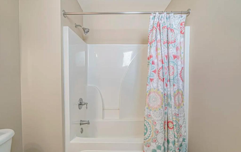 Ein Badezimmer in der Unterkunft Stunning Ocean Breeze Luxury Villas 4D-Across The Street From The Ocean! Sleeps 10 guests!