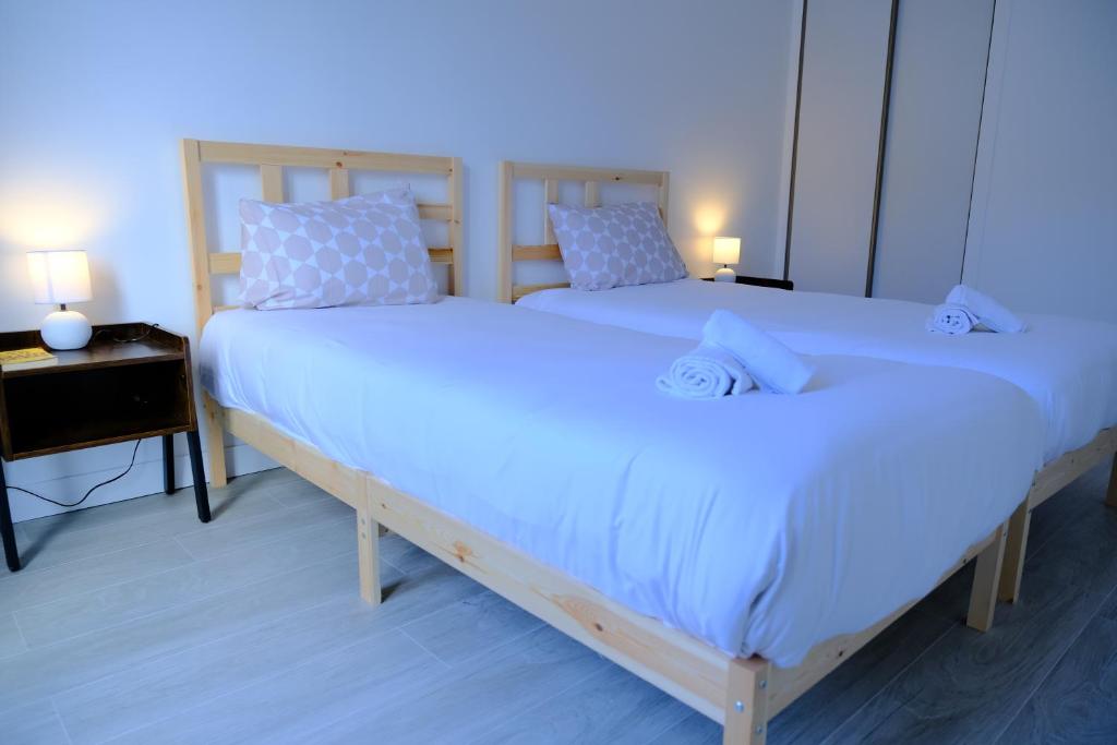 Posteľ alebo postele v izbe v ubytovaní Double Apparts - Spacieux 140 m2 - 4 Ch - Entrée autonome- 2 Parkings Privé Gratuit