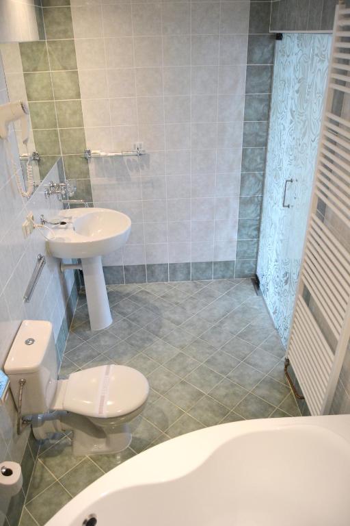 Koupelna v ubytování Hotel Praha Liberec