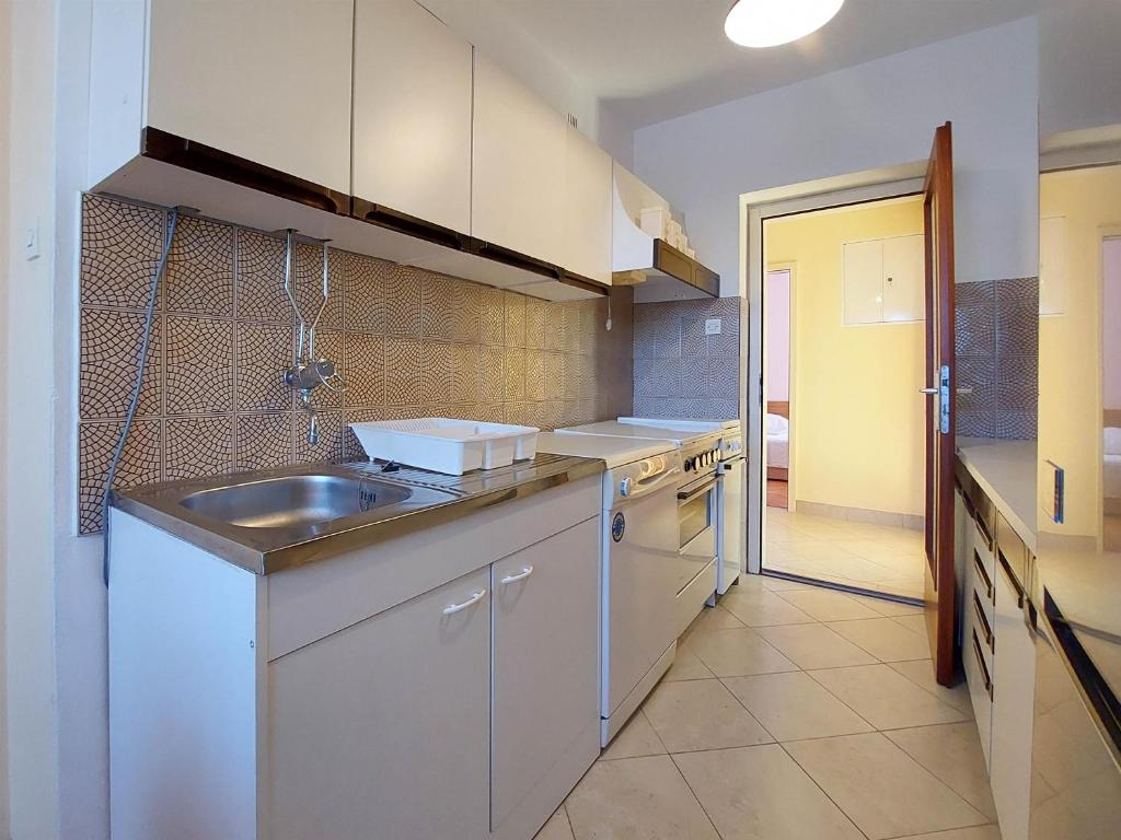 Kuchyň nebo kuchyňský kout v ubytování Apartments Nikola
