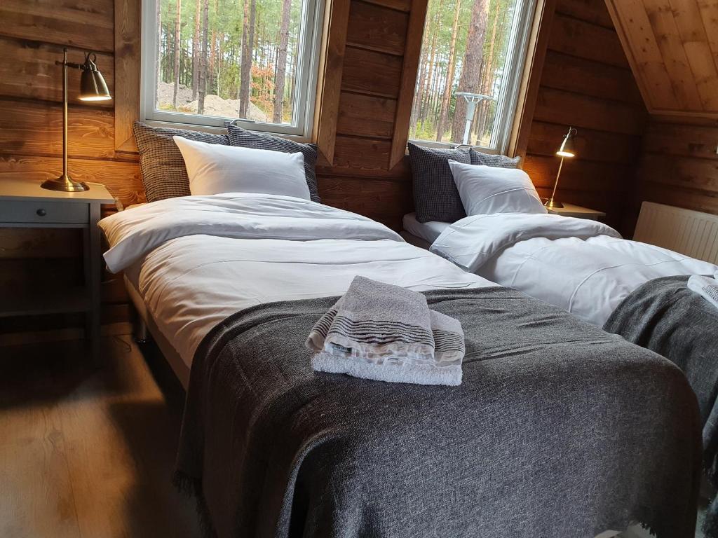 Postel nebo postele na pokoji v ubytování Laxhall Hotell Krog Konferens