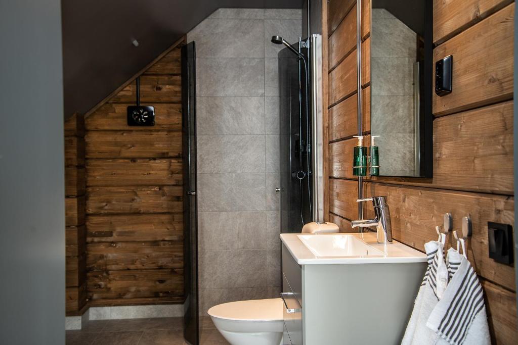 Koupelna v ubytování Laxhall Hotell Krog Konferens