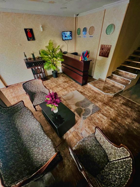 TV a/nebo společenská místnost v ubytování Hotel Shalimar