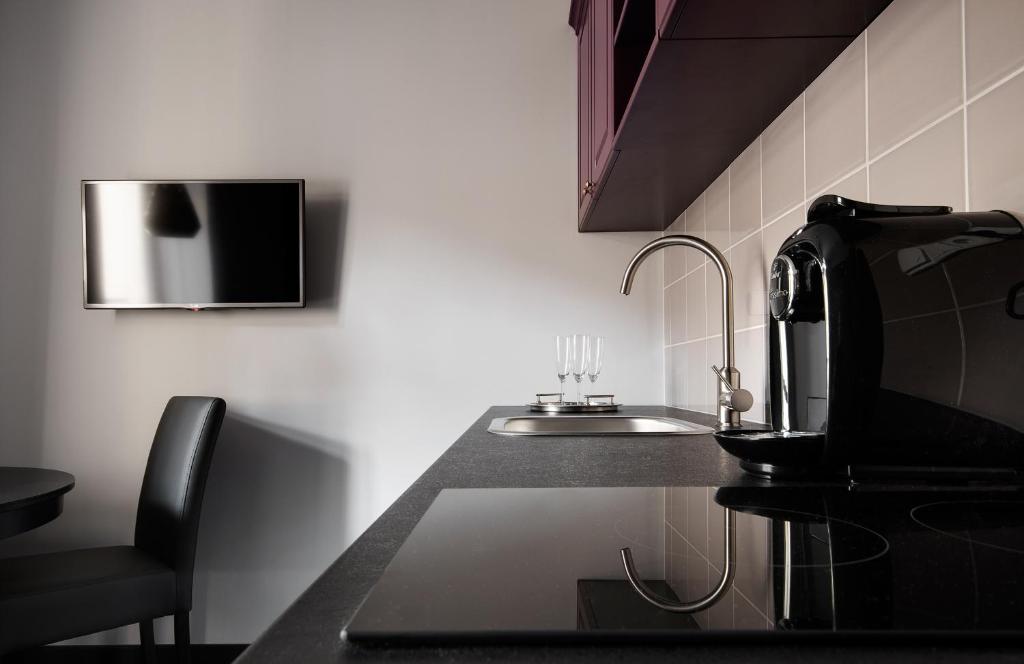 Too-Good Apartments - 8