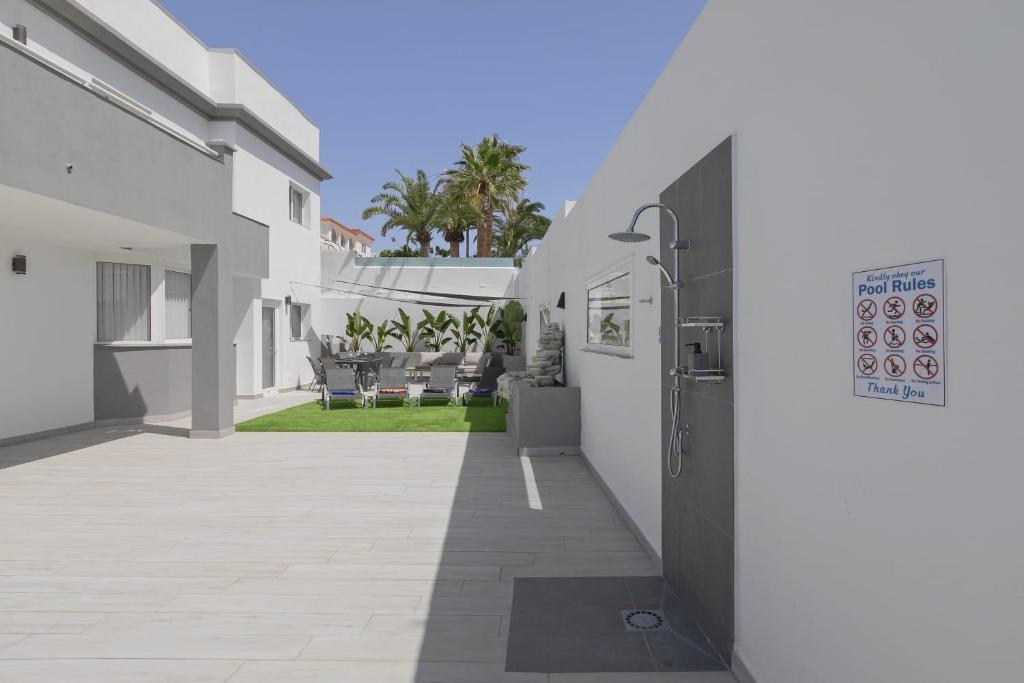 Fotografie z fotogalerie ubytování Stunning Apartment within Villa Nr Los Cristianos v destinaci Chayofa