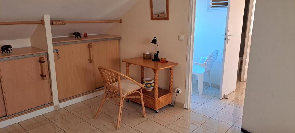 Fotografie z fotogalerie ubytování Logement spacieux deux pièces à Baie Mahault v destinaci Baie-Mahault