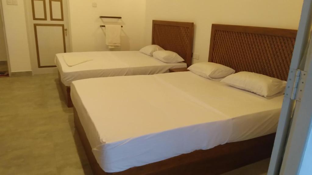 Postel nebo postele na pokoji v ubytování Serenity Villa Anuradhapura