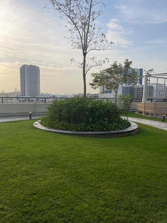 Galeriebild der Unterkunft Luxury 1 bedroom apartment in Miraclz tower by Danube Properties in Dubai