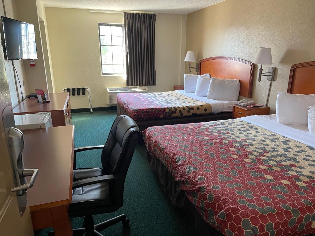 Postel nebo postele na pokoji v ubytování Econo Lodge