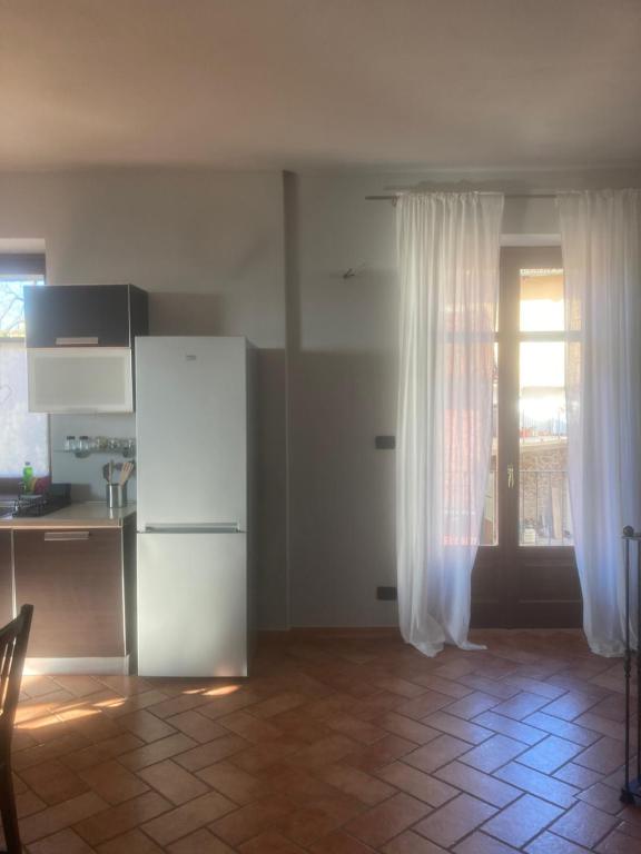 A kitchen or kitchenette at da Emi - La casetta in piazza