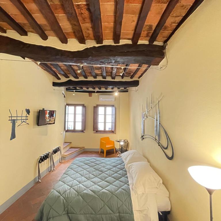 Postel nebo postele na pokoji v ubytování Guesthouse Via Di Gracciano - Adults Only