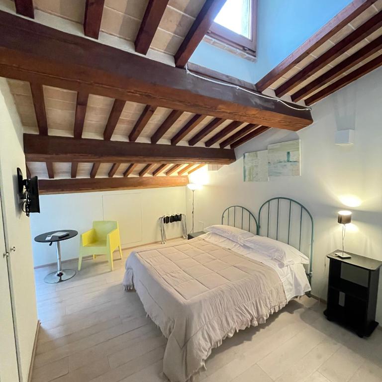 Postel nebo postele na pokoji v ubytování Guesthouse Via Di Gracciano - Adults Only