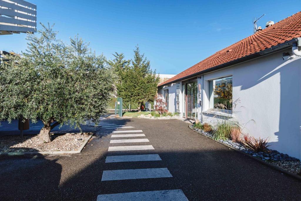 Zahrada ubytování Campanile Lyon Bron Eurexpo