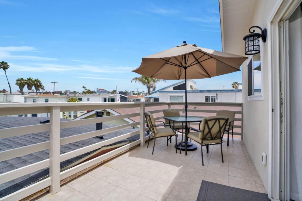 Gallery image of 114 Forty Second Street B in Newport Beach