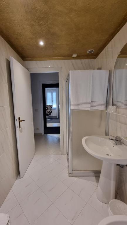 Koupelna v ubytování Albergo Ristorante Trieste Boves