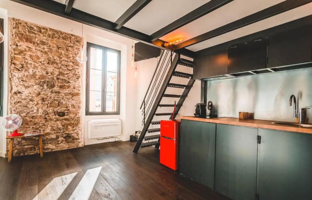 Kuchyňa alebo kuchynka v ubytovaní MAR1 - Studio loft avec couchage en mezzanine, centre ville