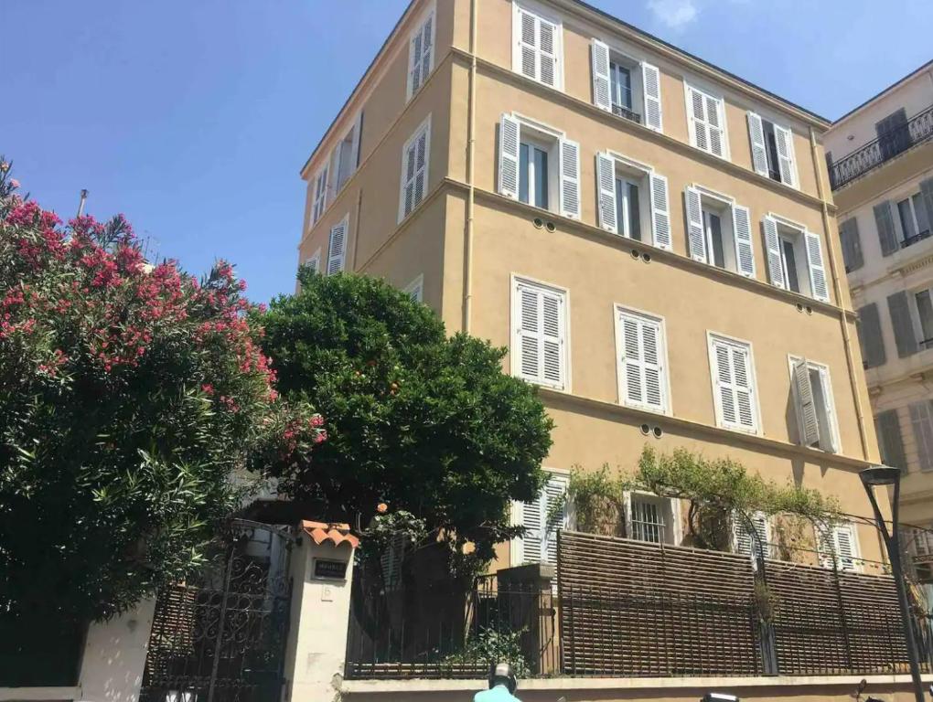 Budova, v ktorej sa apartmán nachádza