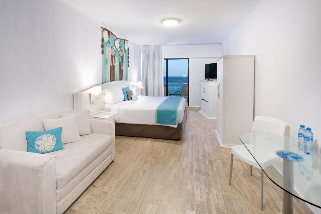 Postel nebo postele na pokoji v ubytování Cyan Cancun Resort & Spa
