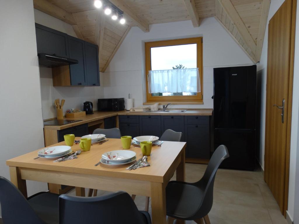 Kuchyňa alebo kuchynka v ubytovaní Apartamenty Tatrzańska Dolina