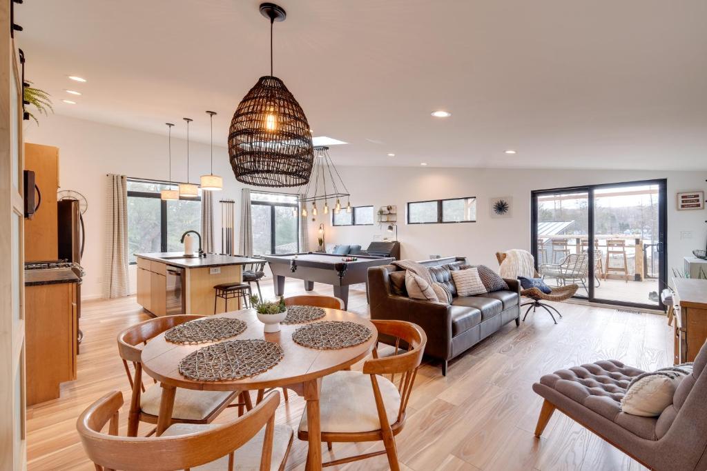 Clam Lake Vacation Rental with Deck and Shared Dock!, Bellaire (updated