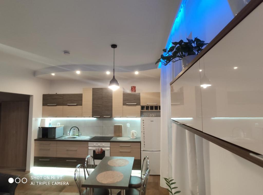 a kitchen and dining room with a table and chairs at Apartament Centrum Kościuszko in Suwałki