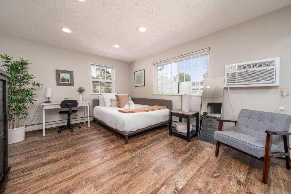 Newly designed studio apartment, Columbus, USA