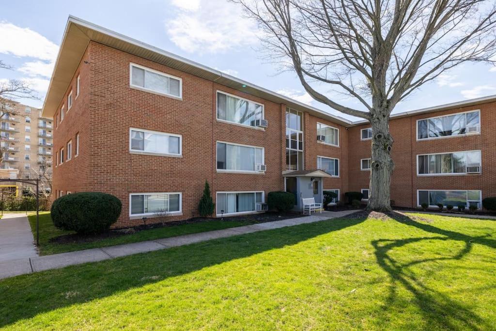 Two Bedrooms near CLE airport 24b Villas, Fairview Park