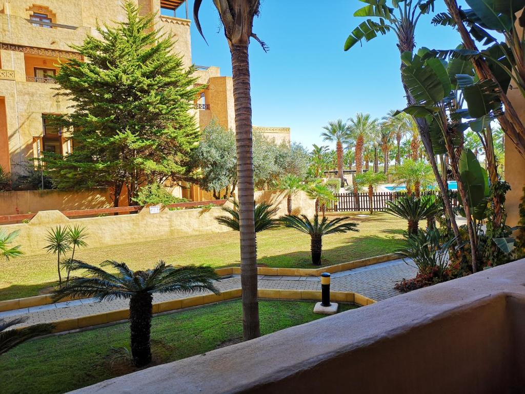 Vonkajšia záhrada v ubytovaní APARTAMENTO DOS DORMITORIOS BAJO, VISTAS PISCINA