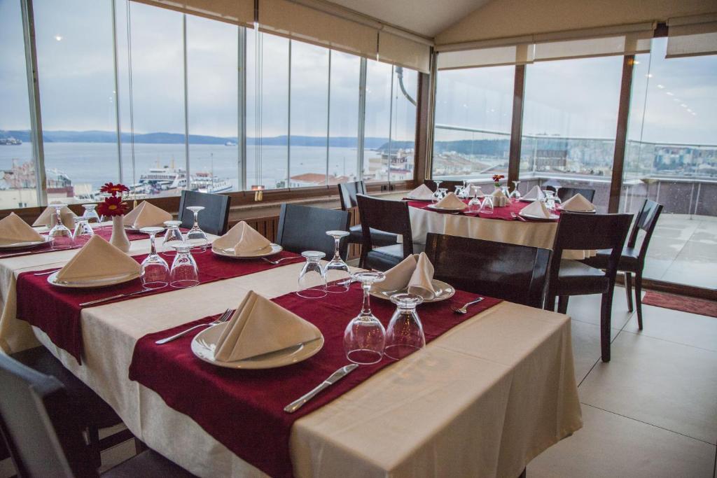 Restaurace v ubytování Çanak Hotel