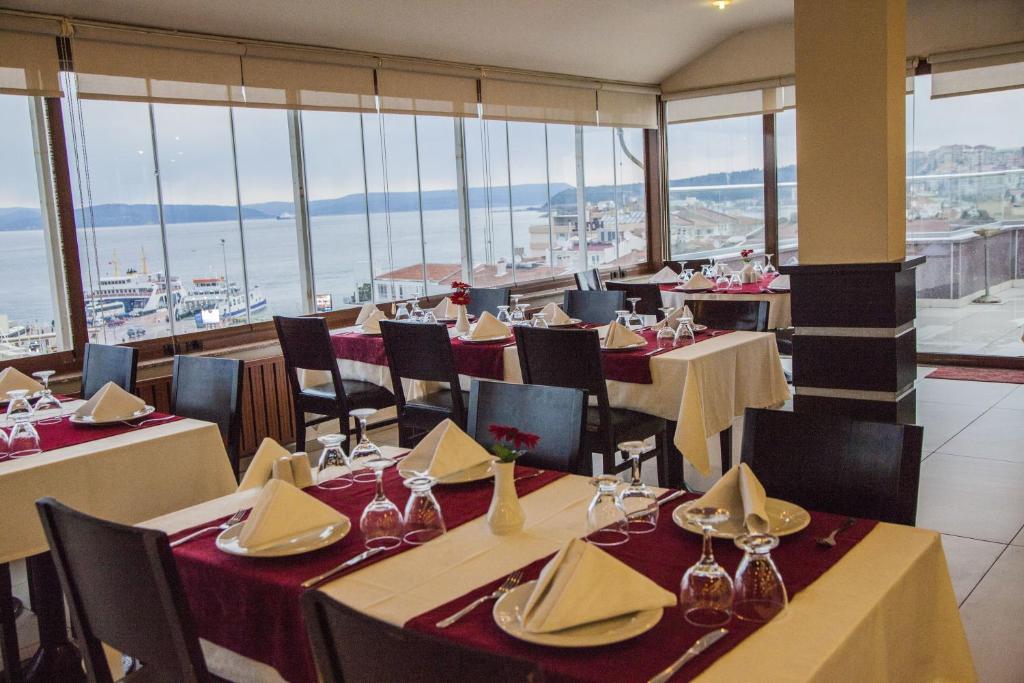 Restaurace v ubytování Çanak Hotel