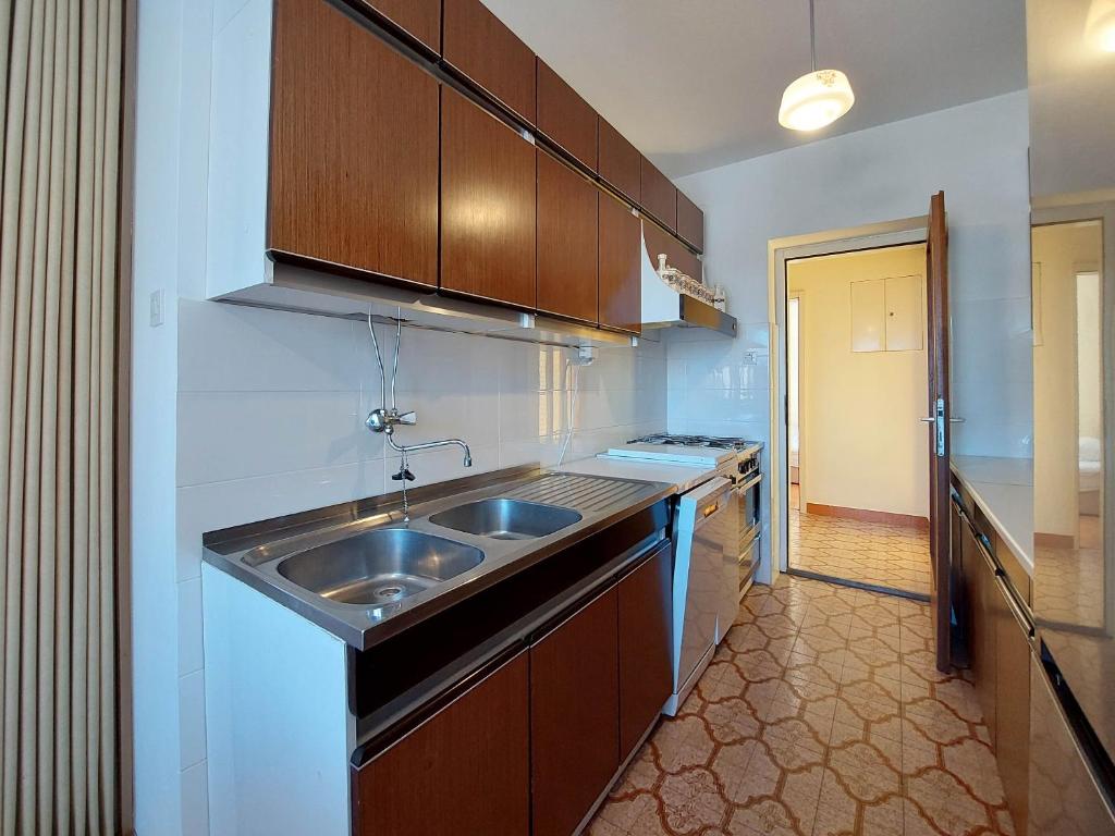 Kuchyň nebo kuchyňský kout v ubytování Apartments Nikola