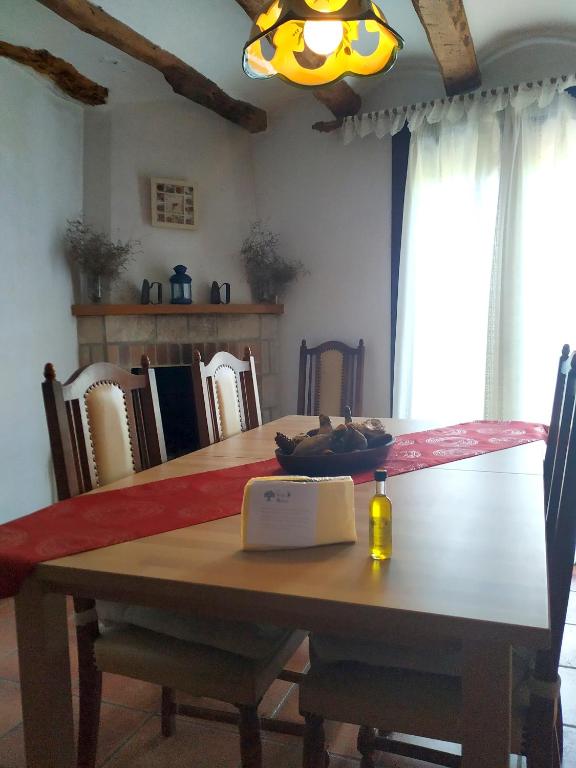 a dining room table with a wooden table and a dining room at Casa Vall Bona in Pobla de Masaluca