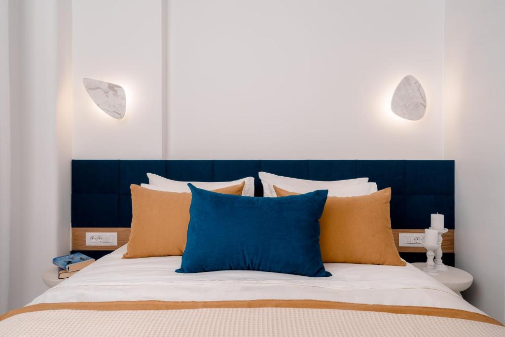 Postel nebo postele na pokoji v ubytování Margaret Luxury Suites