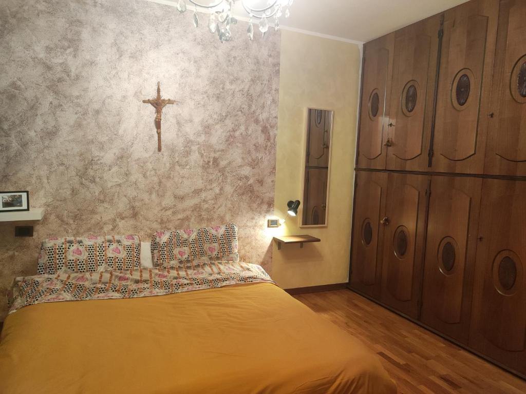 Postel nebo postele na pokoji v ubytování La Dimora degli Artisti - Imola