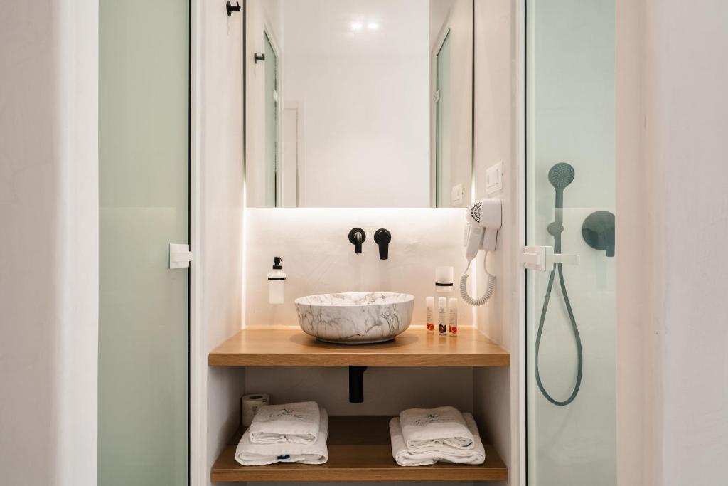 Koupelna v ubytování Margaret Luxury Suites
