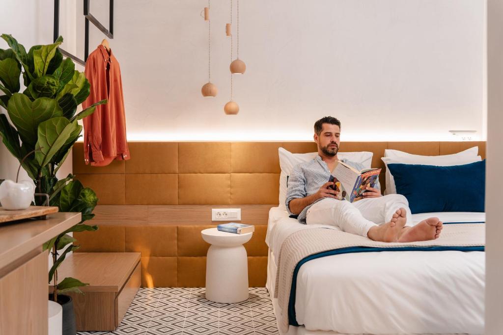 Postel nebo postele na pokoji v ubytování Margaret Luxury Suites