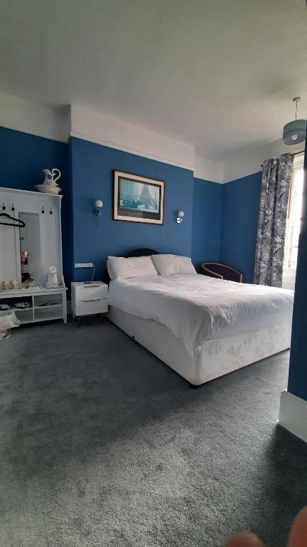 The Coventry Guest House 6