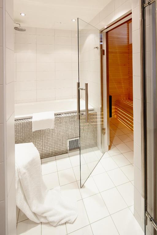 Koupelna v ubytování ProfilHotels Savoy