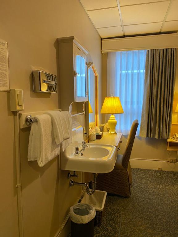 Kingston Hotel - Economy Einzelzimmer Mit Gemeinsamem Bad