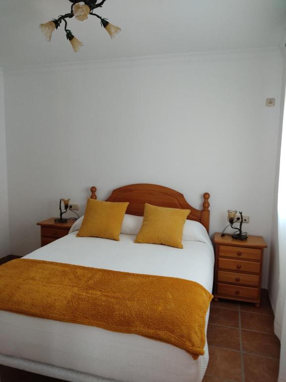 Postel nebo postele na pokoji v ubytování CASA RURAL VELEFIQuE