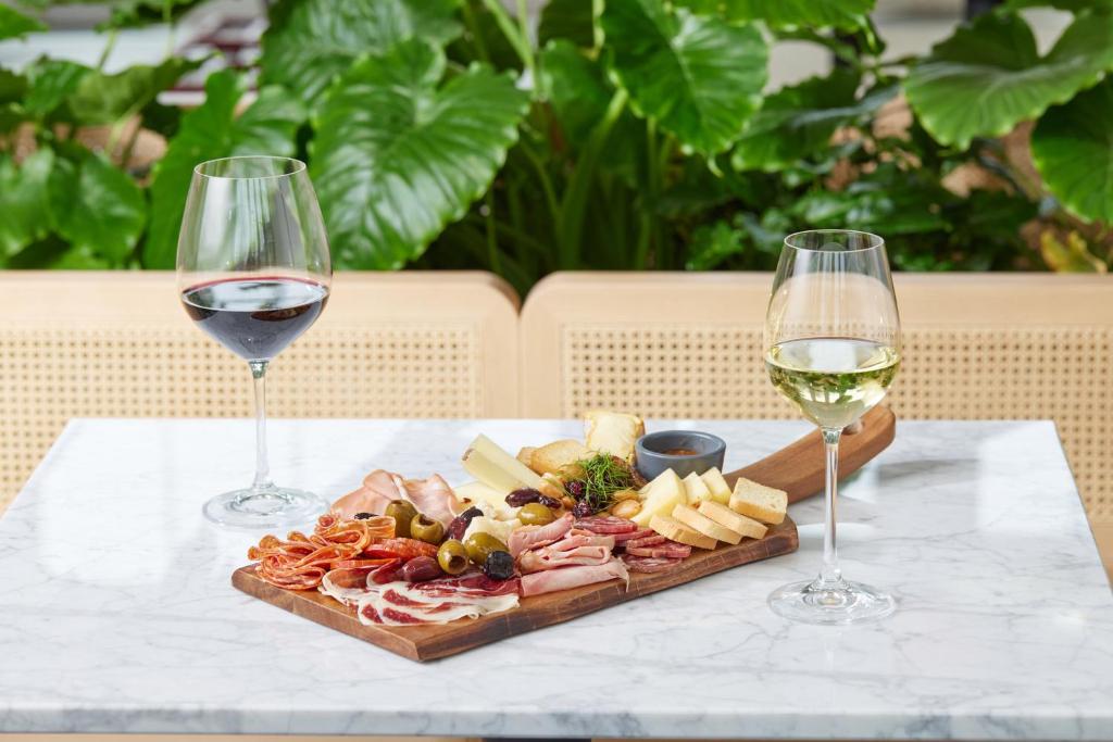 Kimpton - The Forum Hotel by IHG photo