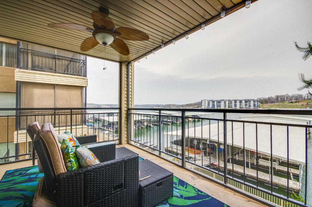 Lake of the Ozarks Condo with Community Pool, Stausee Lake of the
