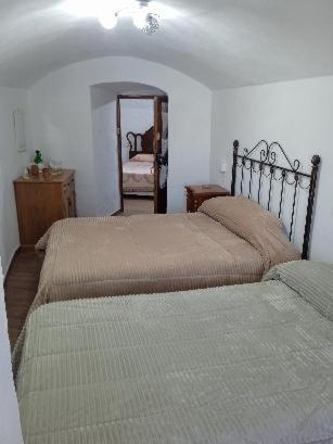 Postel nebo postele na pokoji v ubytování la cueva de guadix