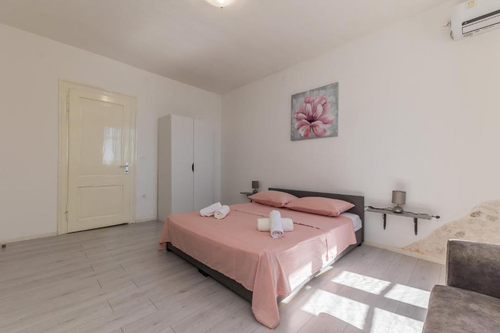 Posteľ alebo postele v izbe v ubytovaní A1 - spacious apt on the seafront with terrace