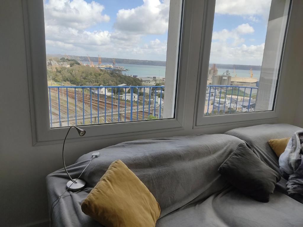 Zdjęcie z galerii obiektu Magnifique appartement dernier étage avec Terrasse en Centre Ville, Vue Mer Panoramique w mieście Brest