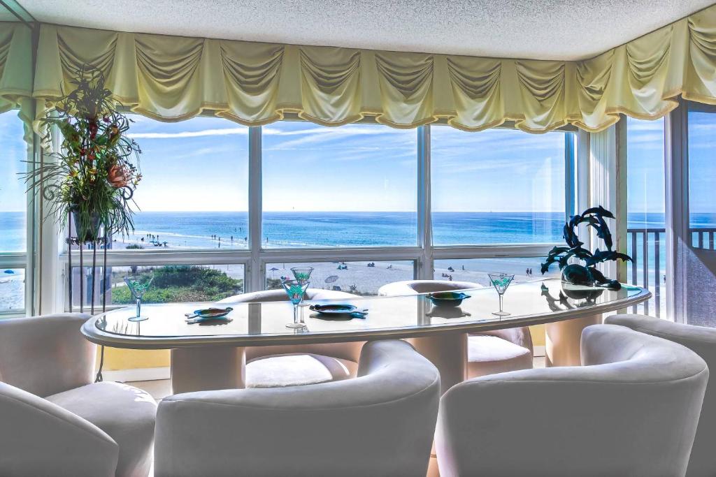 Siesta Breakers Penthouse on the Beach, Sarasota (updated prices 2024)